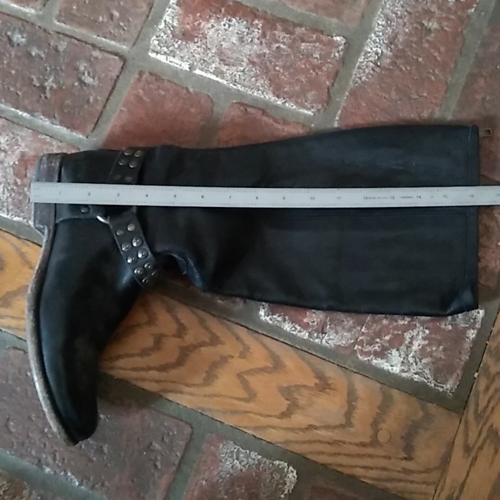 Boots - Picture 5 of 7